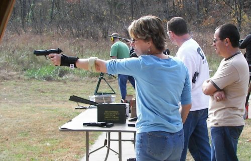 One hand shooting the Walther P22