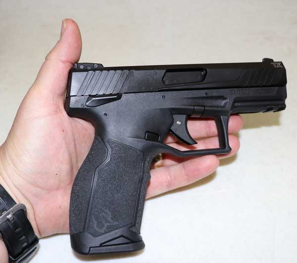 Comparing Taurus TX22 with hand size Comparing Taurus TX22 with hand size