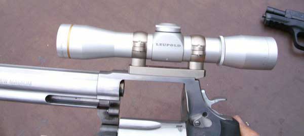 Smith and Wesson 500 magnum revolver with Leupold Scope