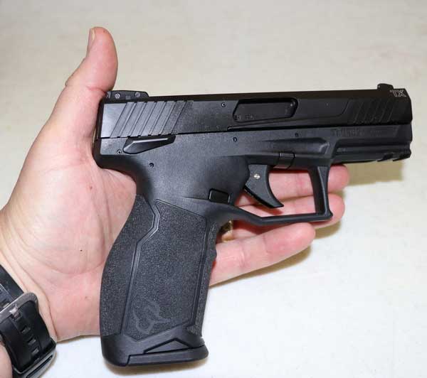 Comparing Taurus TX22 with hand size